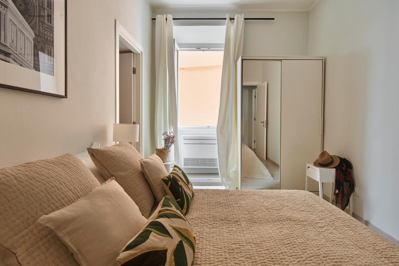 3 Master Bedrooms With Balcony On The River With Views Floransa Dış mekan fotoğraf